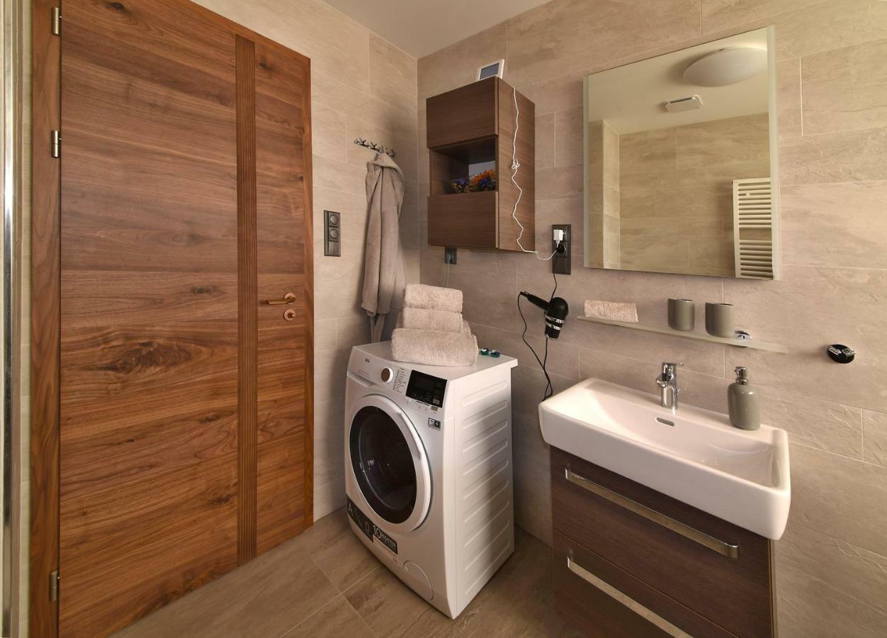 Apartment Adelka 104 With Private Whirlpool Špindlerŭv Mlýn Kültér fotó